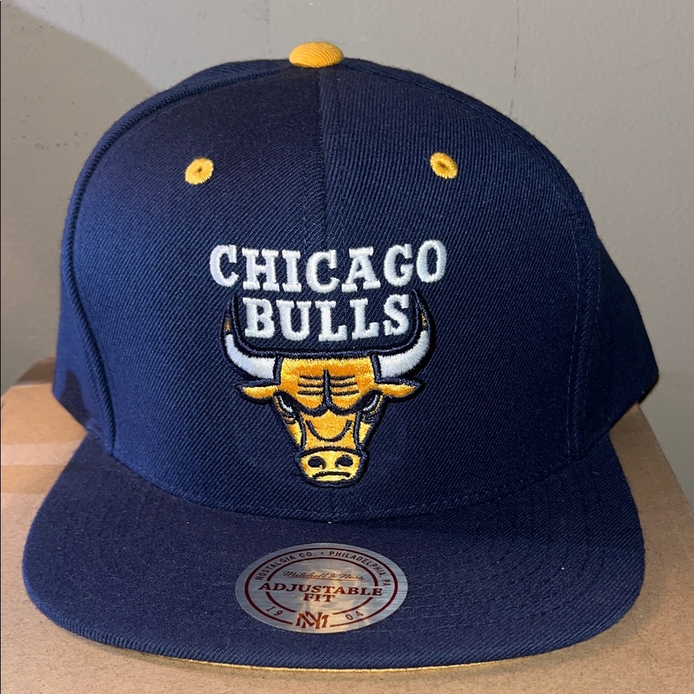 NBA Chicago Bulls Navy Blue Cap Adjustable Fit Mitchell & Ness Hat NWT SnapBack